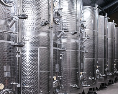 Umestitev posod, podestov in druge opreme